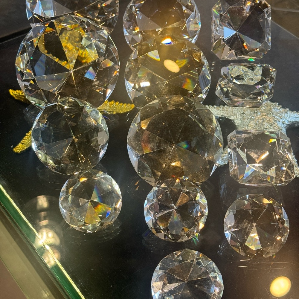 Display crystals